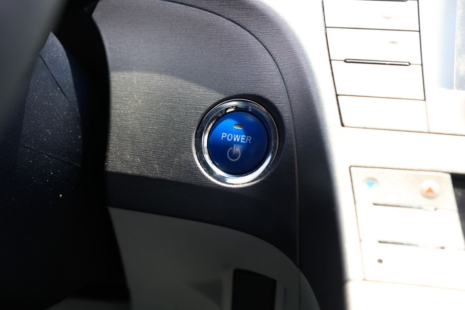 2015 Toyota Prius Four photo 30