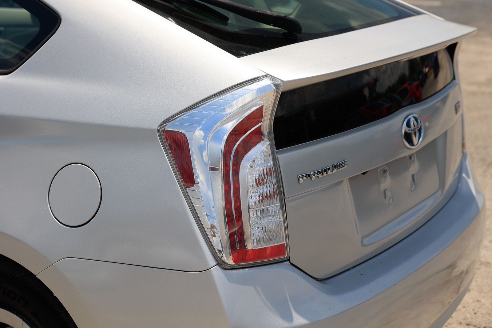 2015 Toyota Prius Four photo 31