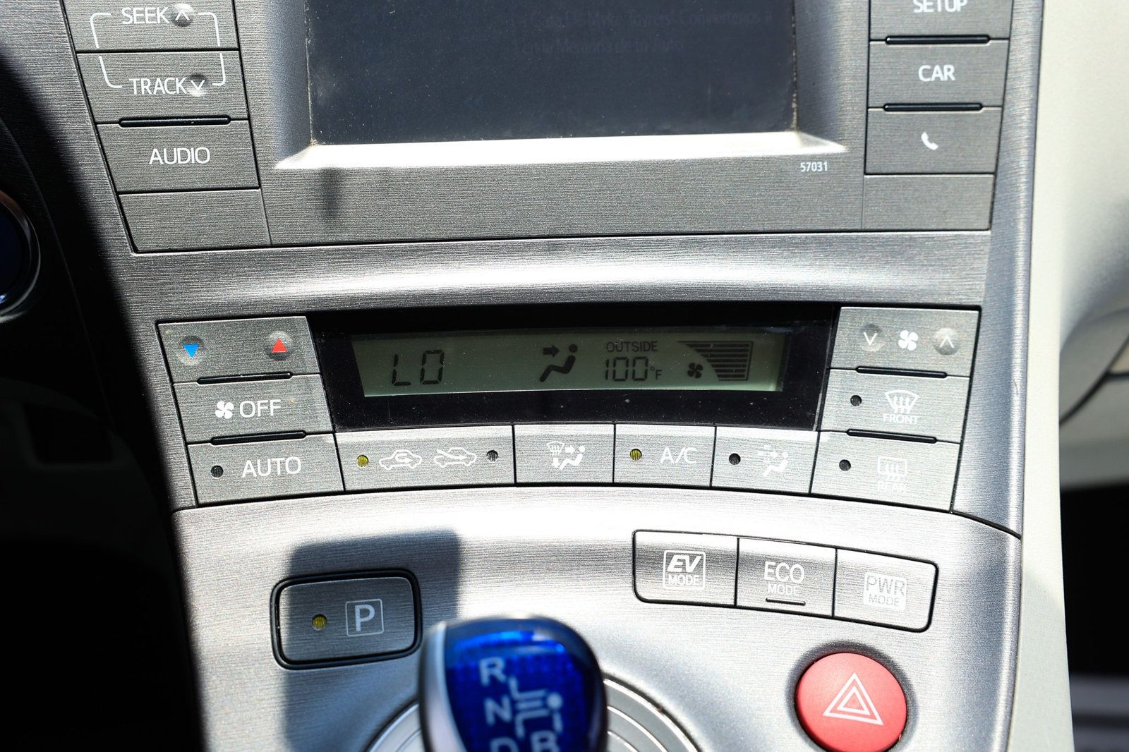 2015 Toyota Prius Four photo 32