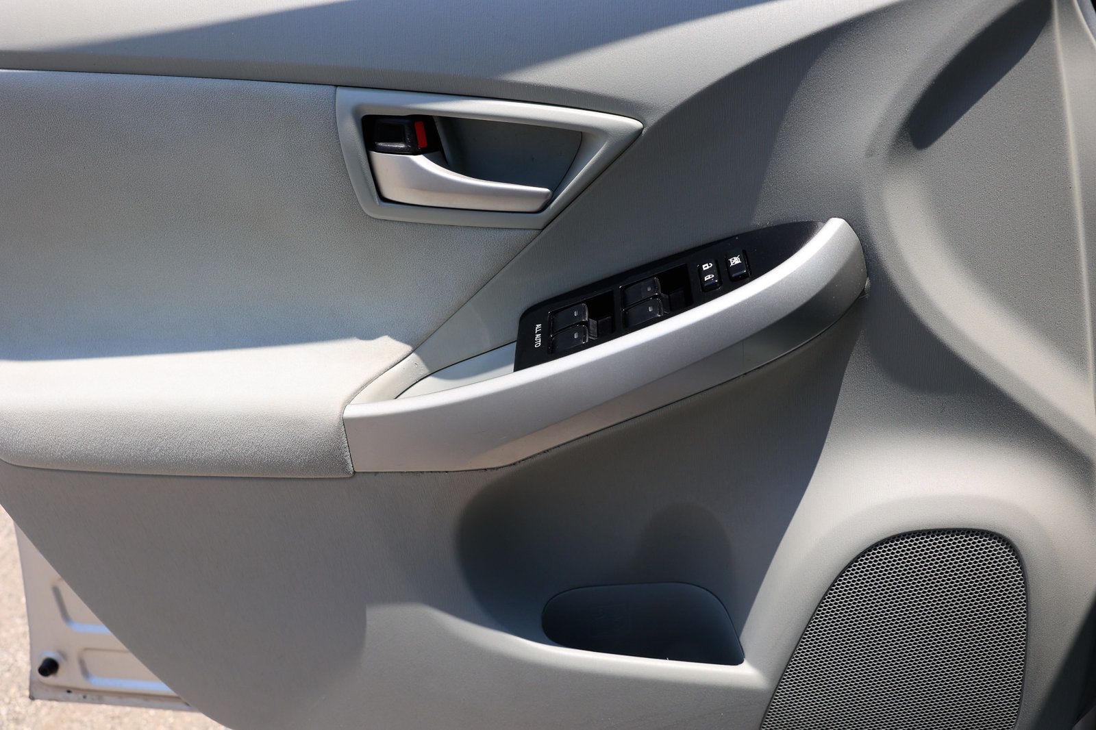 2015 Toyota Prius Four photo 40