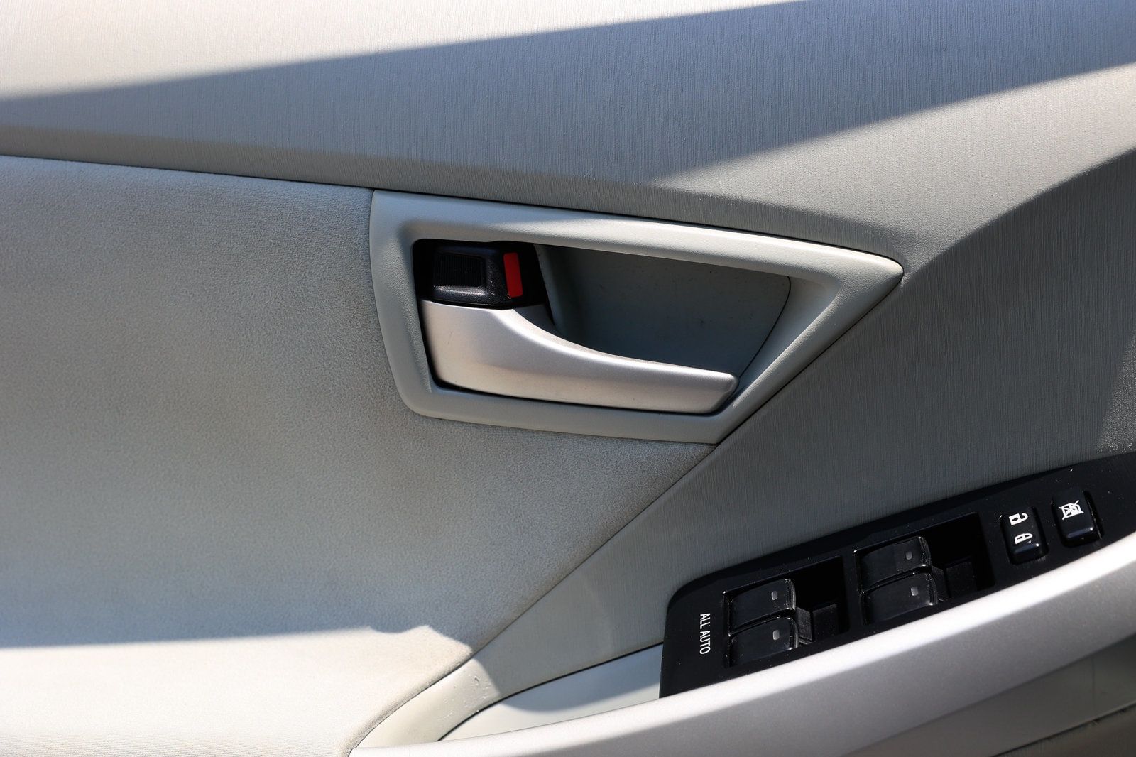 2015 Toyota Prius Four photo 41