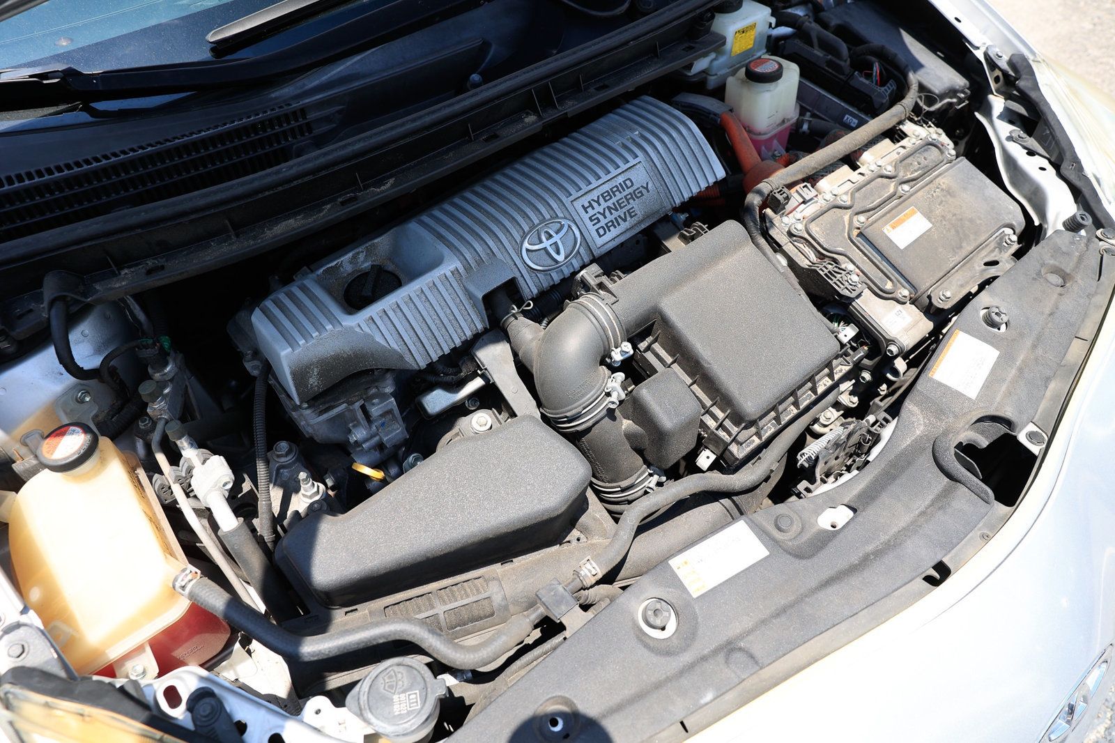 2015 Toyota Prius Four photo 43