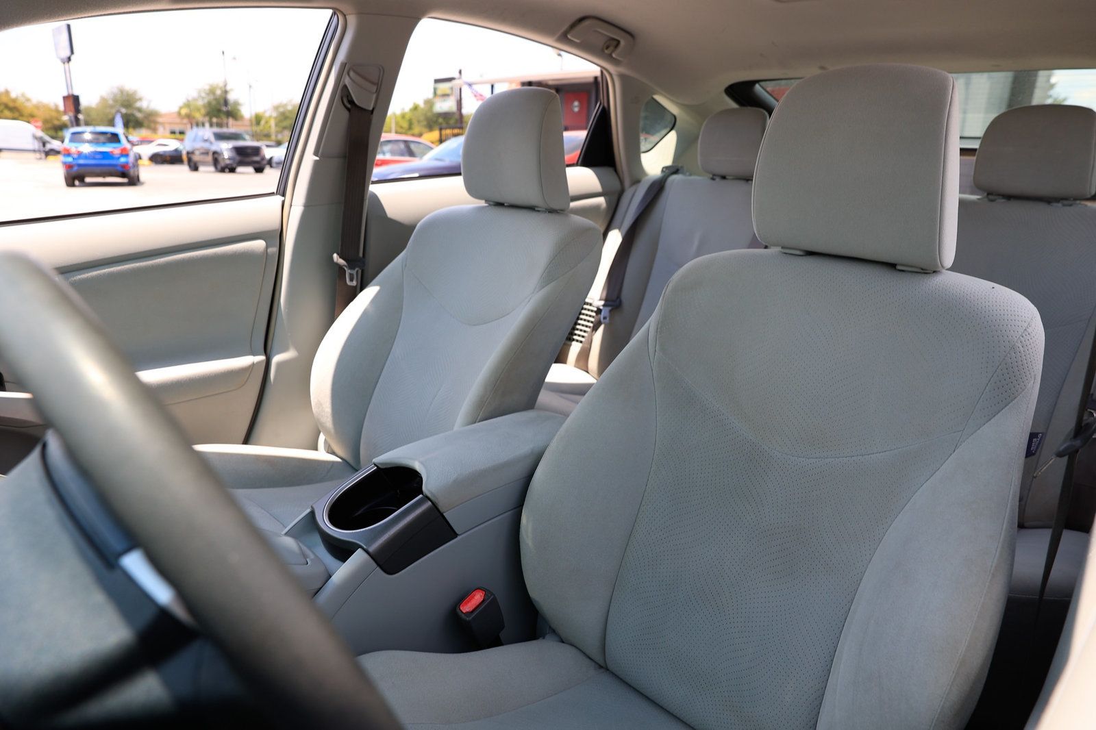2015 Toyota Prius Four photo 6