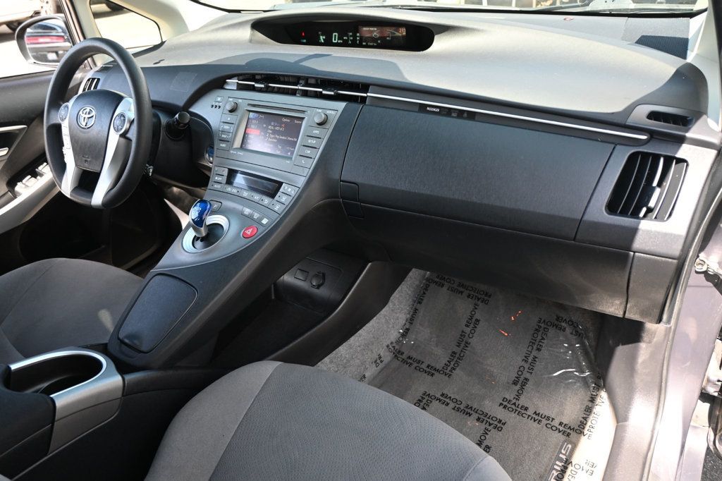 Toyota Prius photo 11