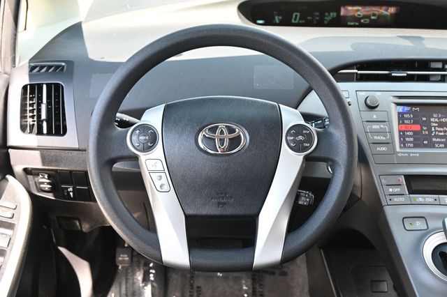 2015 Toyota Prius 5dr Hatchback Three - 23050207 - 11