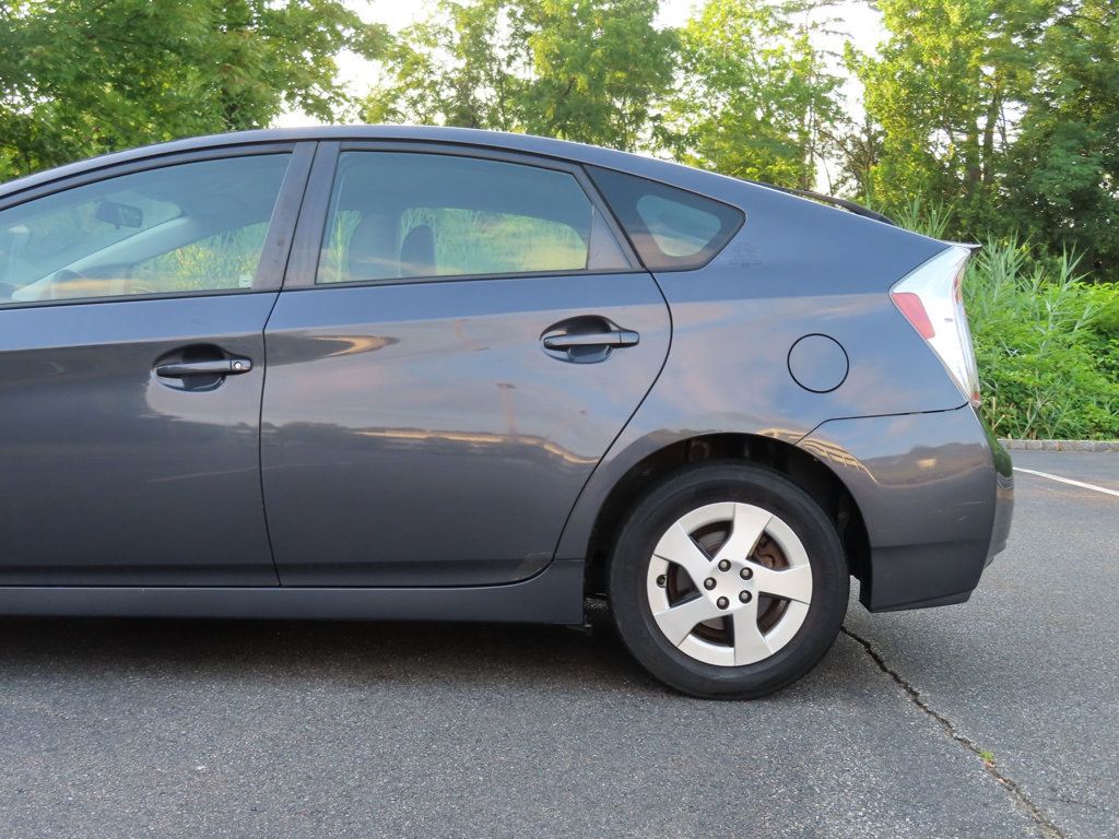 2015 Toyota Prius Three photo 11