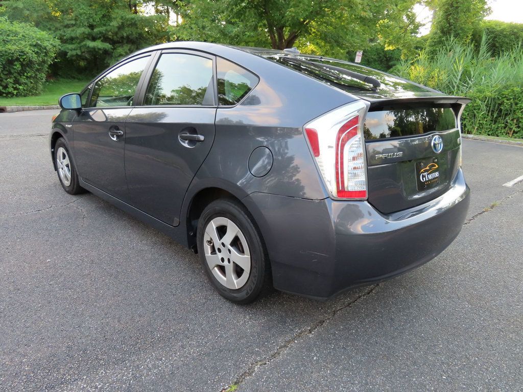 2015 Toyota Prius Three photo 12