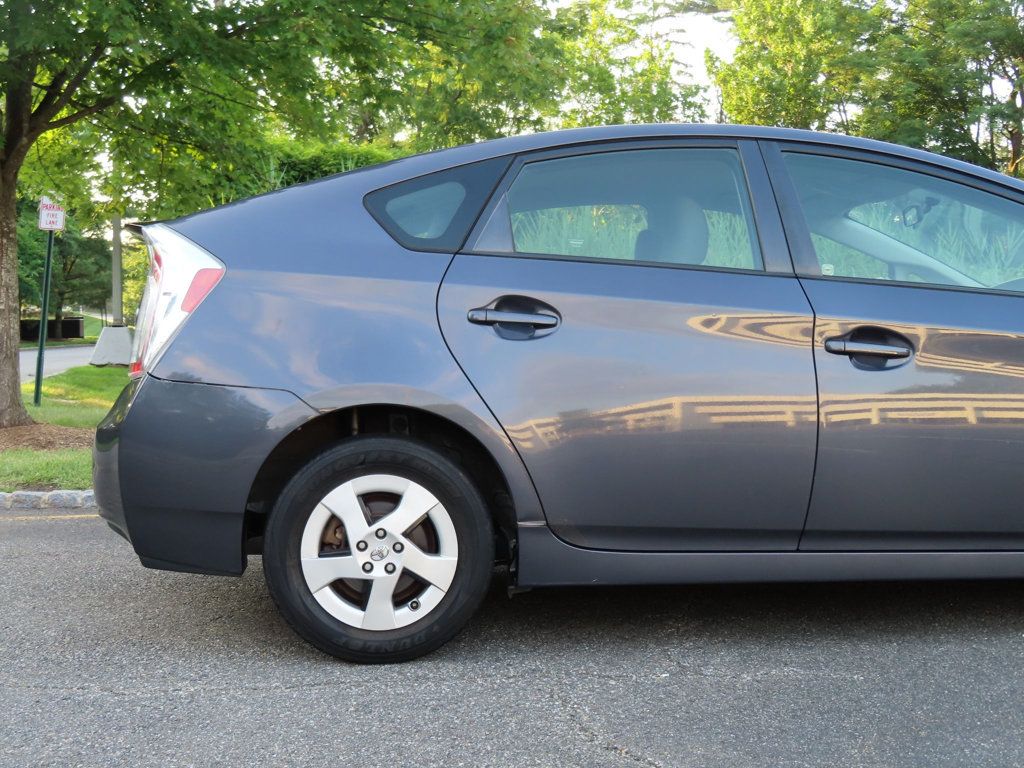 2015 Toyota Prius Three photo 16