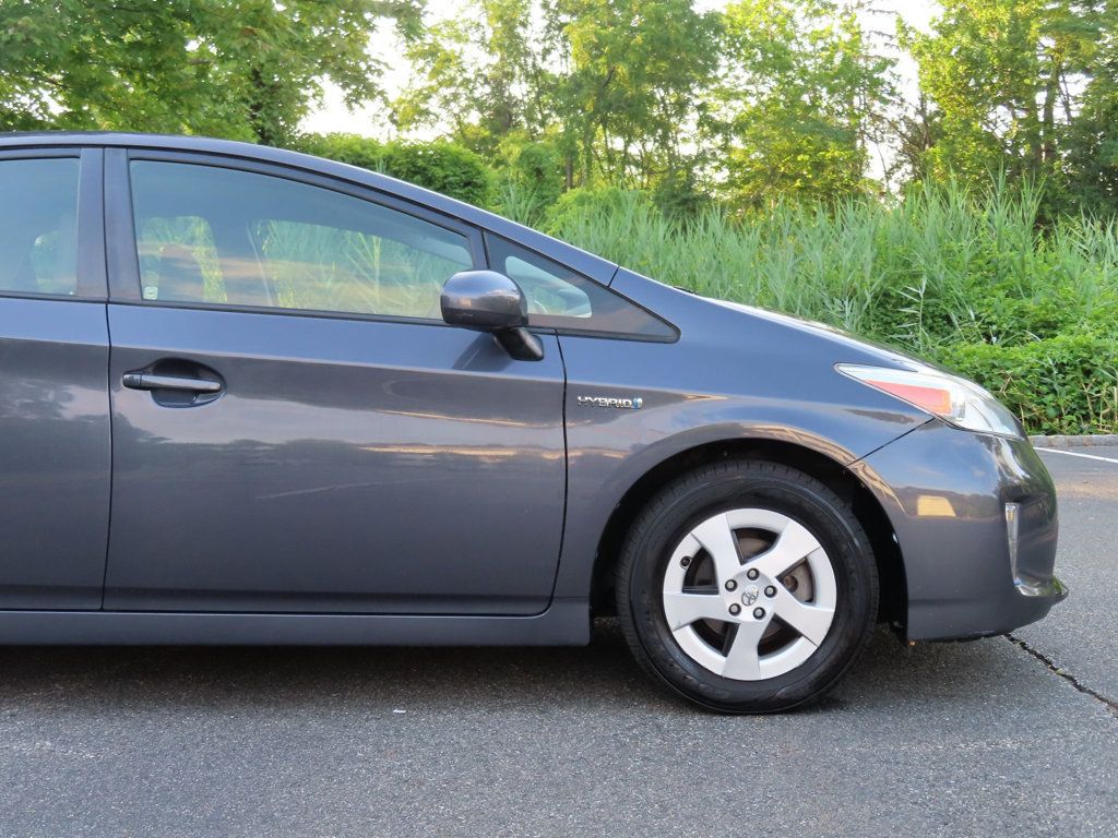 2015 Toyota Prius Three photo 17
