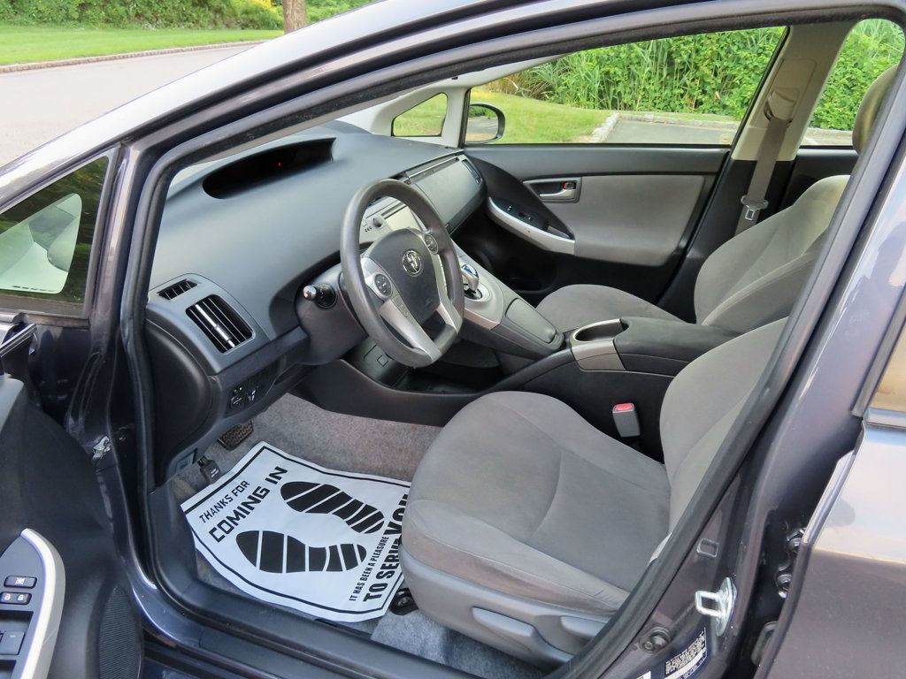 2015 Toyota Prius Three photo 19