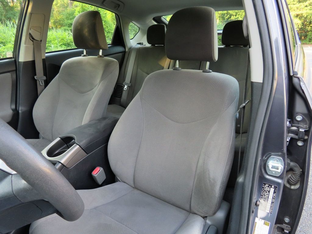 2015 Toyota Prius Three photo 20