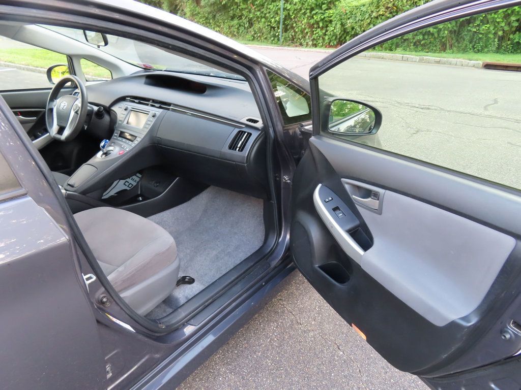 2015 Toyota Prius Three photo 21