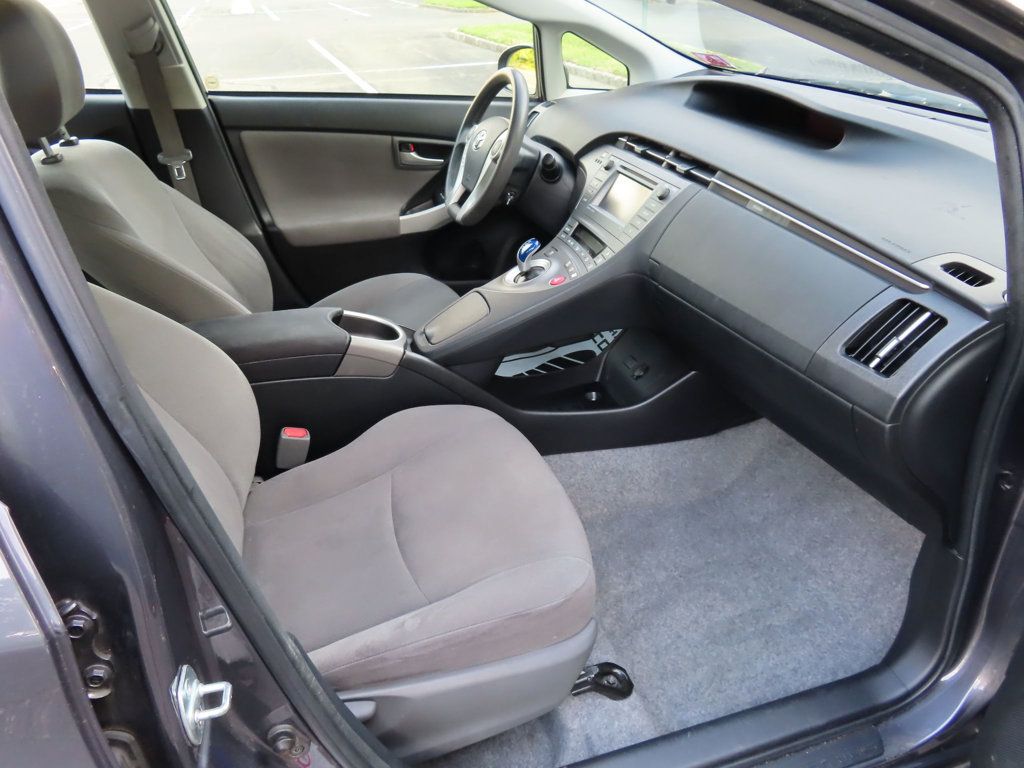 2015 Toyota Prius Three photo 22