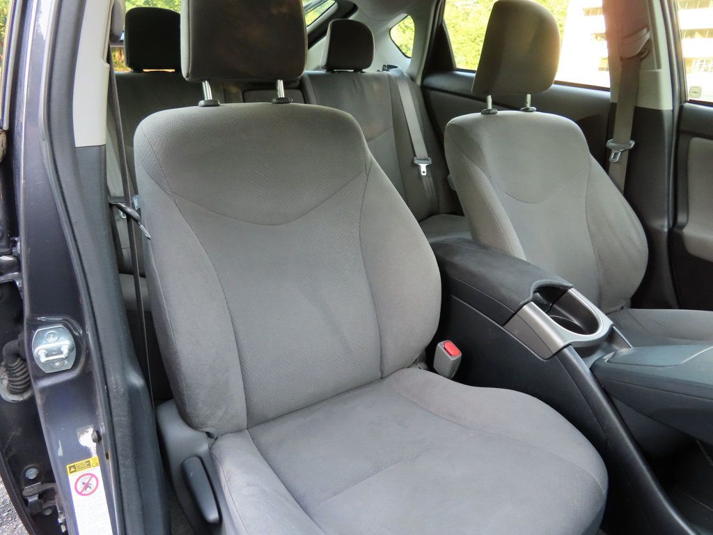 2015 Toyota Prius Three photo 23