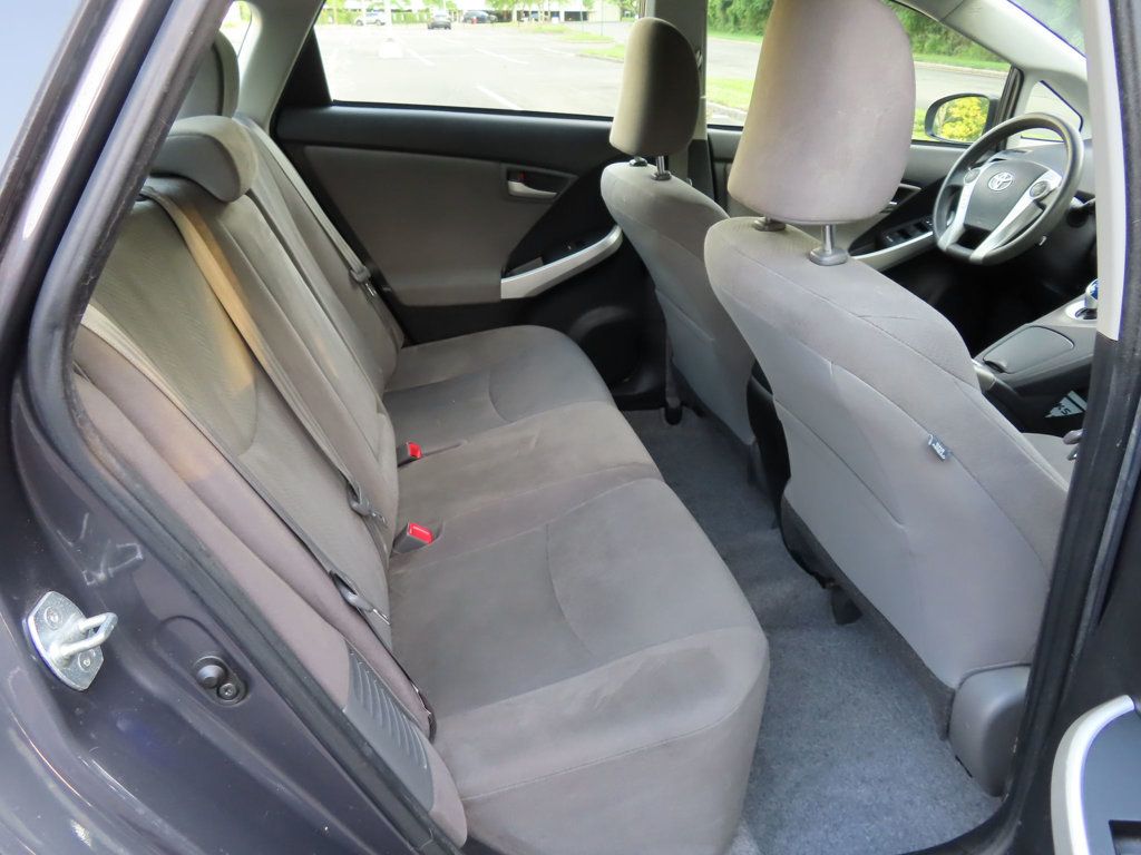 2015 Toyota Prius Three photo 24