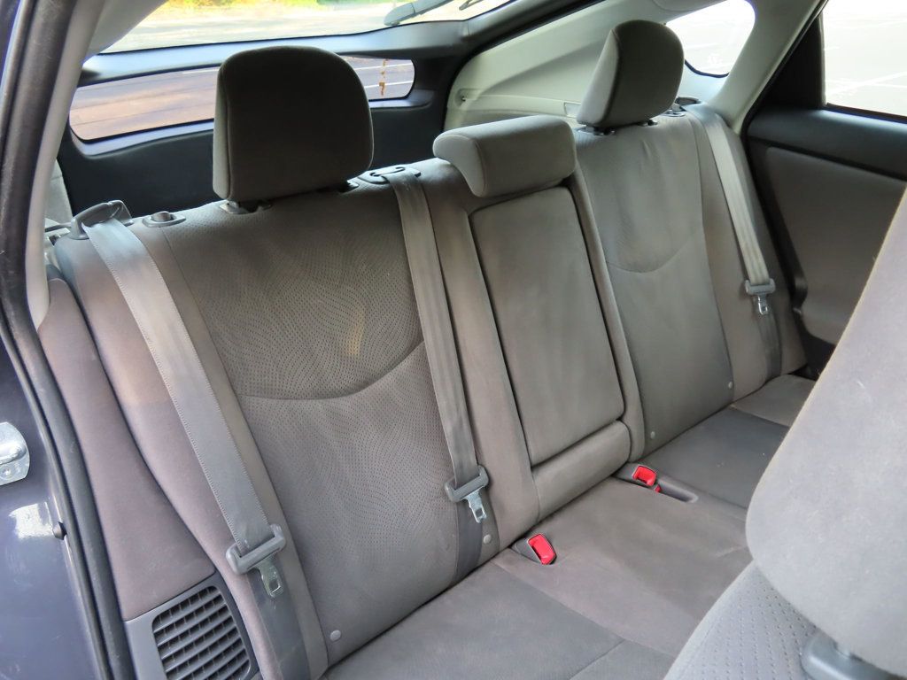2015 Toyota Prius Three photo 25