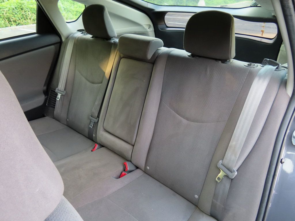 2015 Toyota Prius Three photo 27
