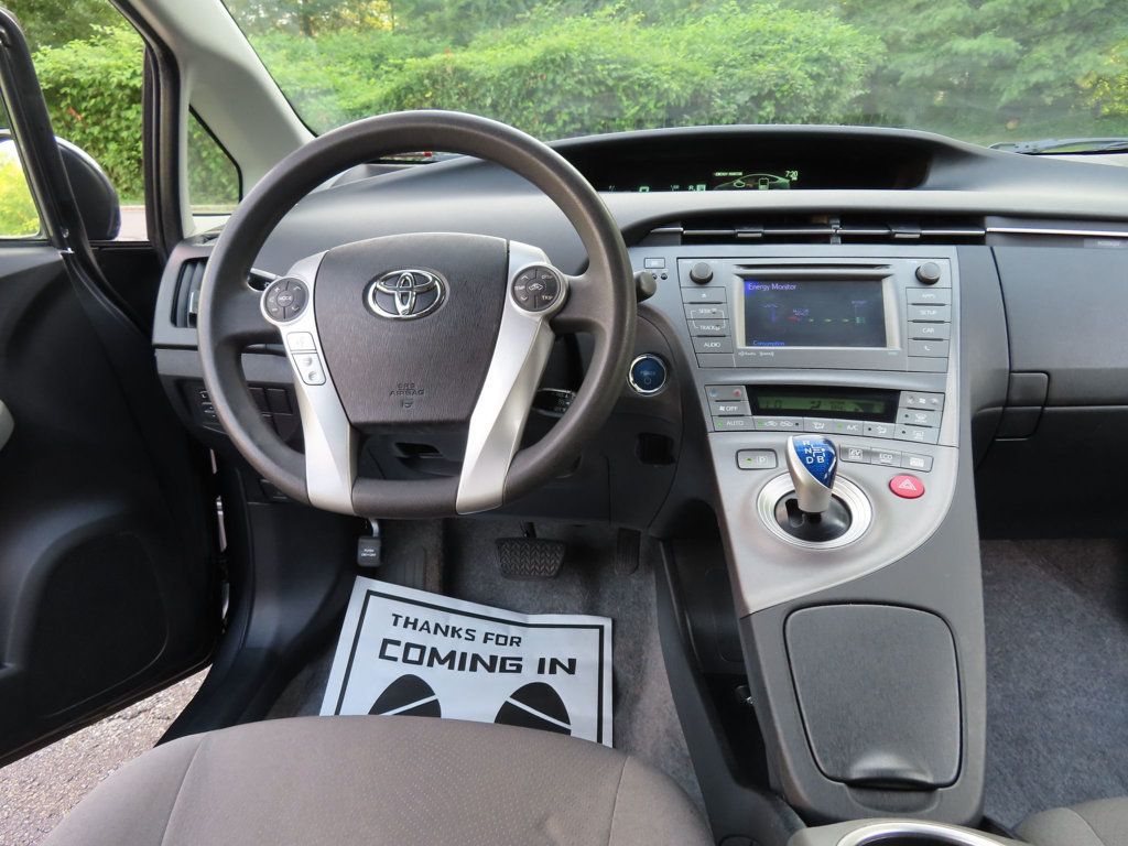 2015 Toyota Prius Three photo 28