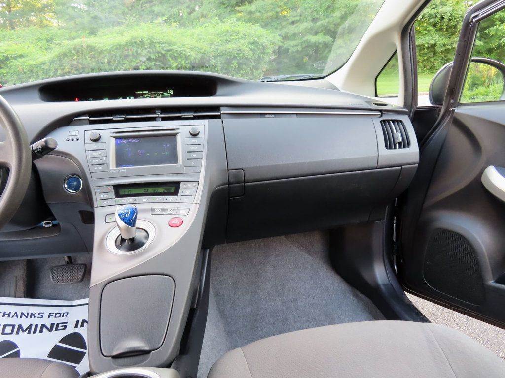 2015 Toyota Prius Three photo 29