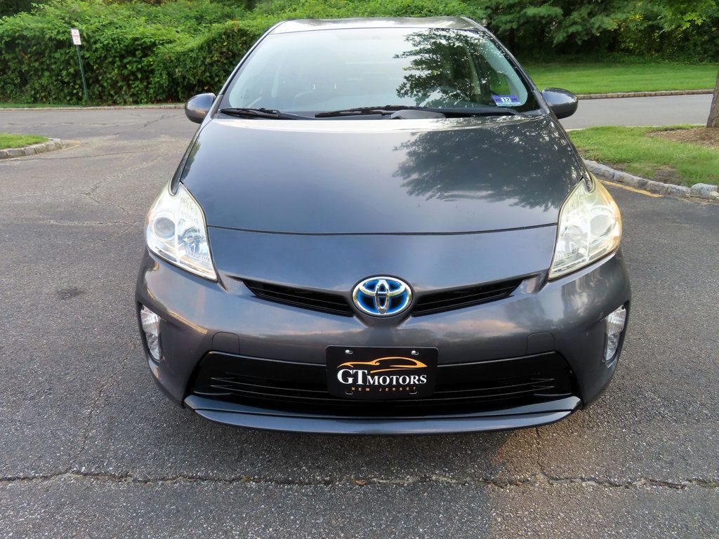 2015 Toyota Prius Three photo 3