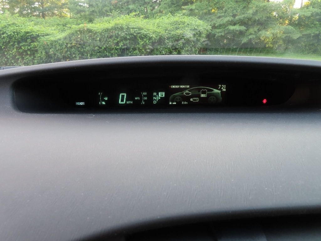 2015 Toyota Prius Three photo 31