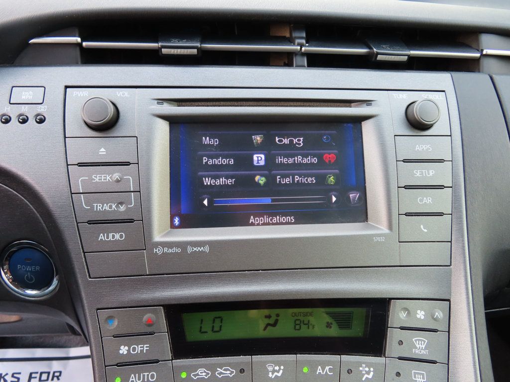 2015 Toyota Prius Three photo 32