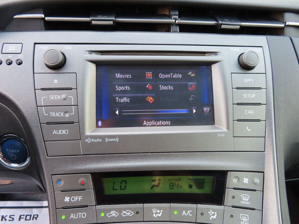 2015 Toyota Prius Three photo 33