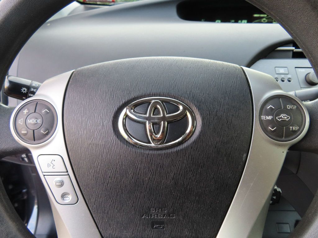 2015 Toyota Prius Three photo 35