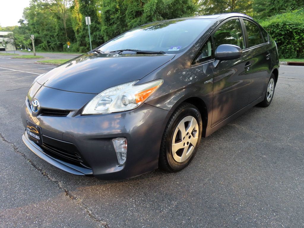 2015 Toyota Prius Three photo 4
