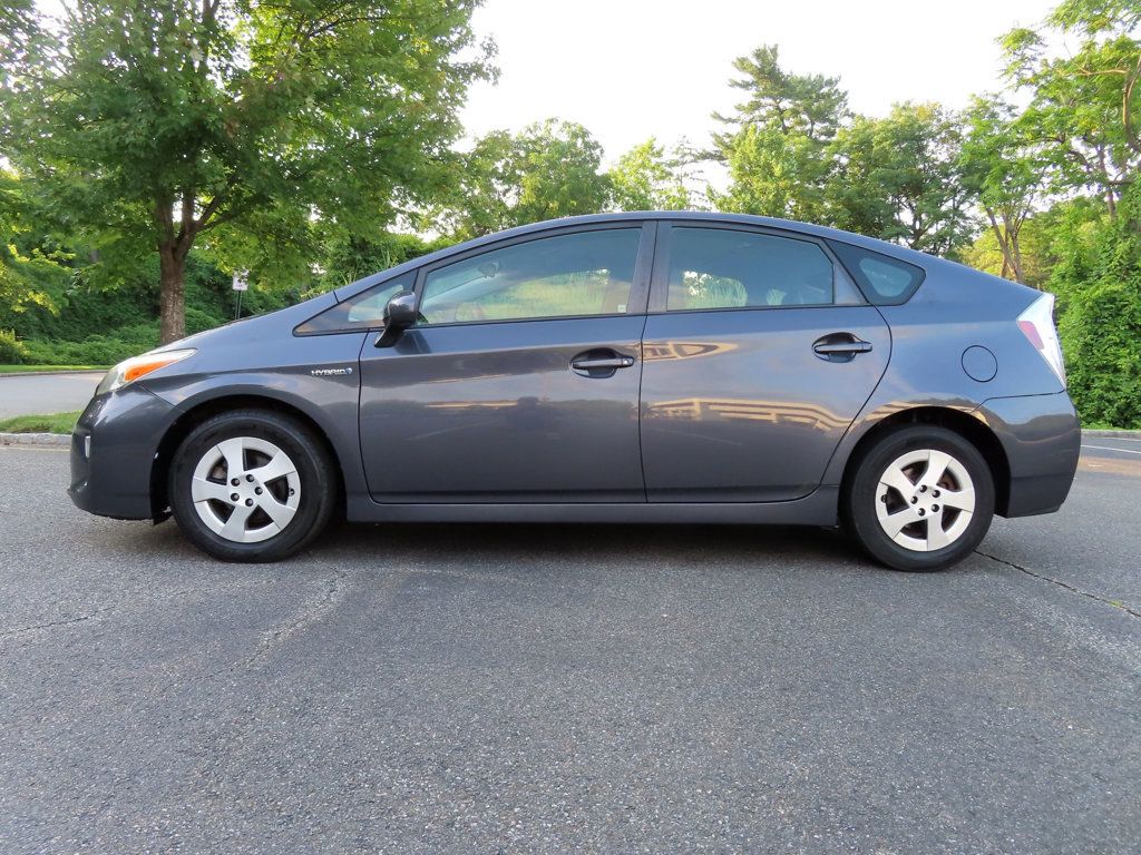 2015 Toyota Prius Three photo 9