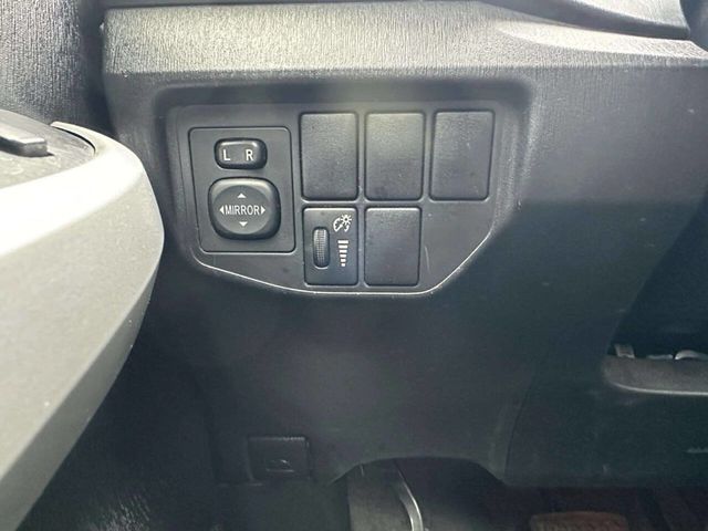 2015 Toyota Prius 5dr Hatchback Three - 22989019 - 25