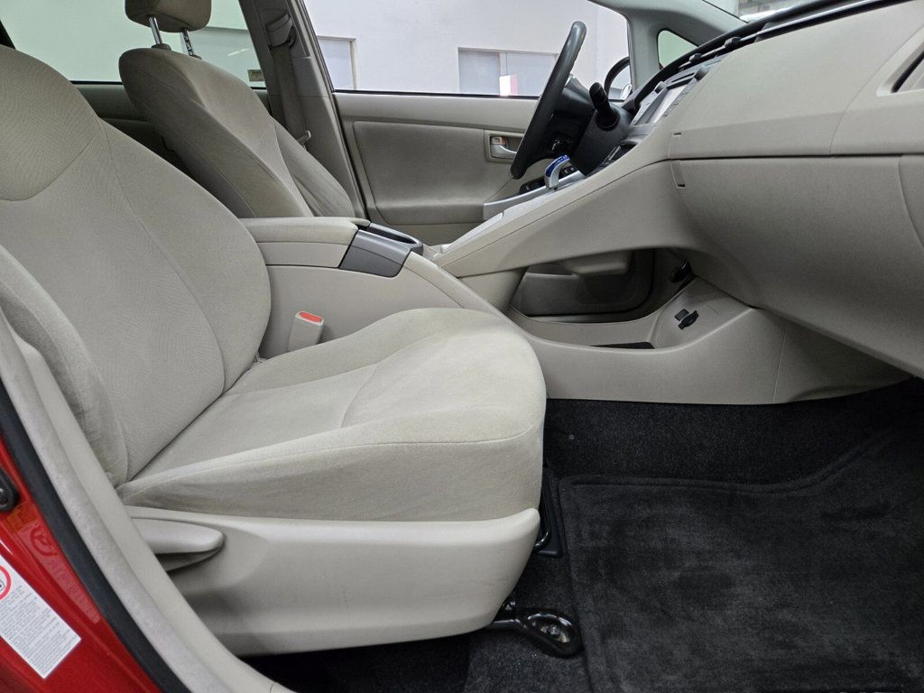 2015 Toyota Prius 5dr Hatchback Two - 22907617 - 12