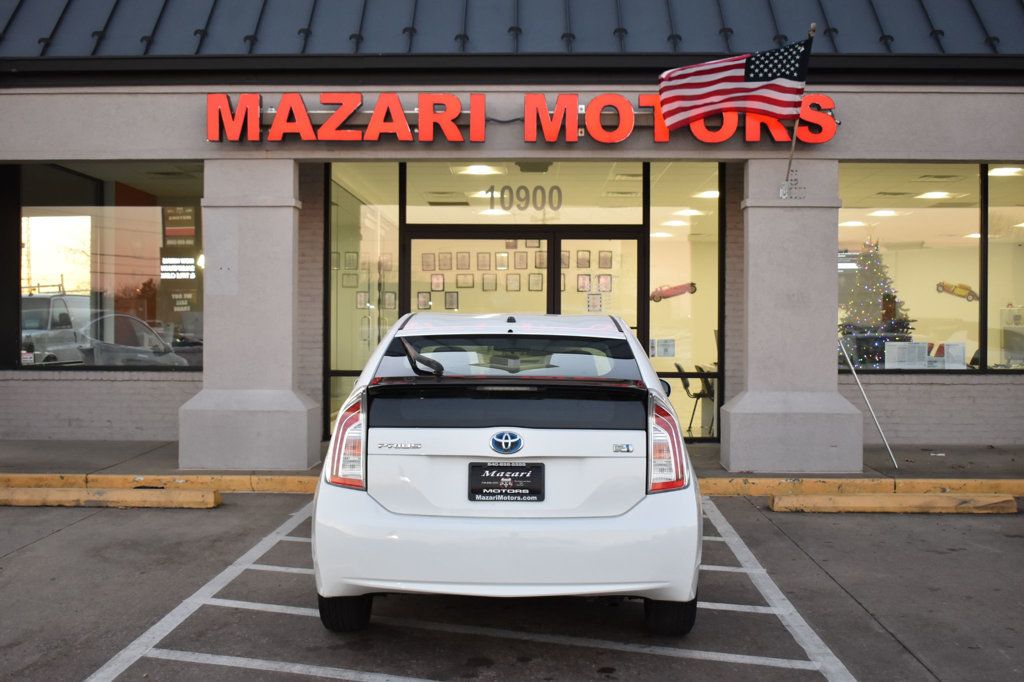 2015 Toyota Prius 5dr Hatchback Two - 22966295 - 9