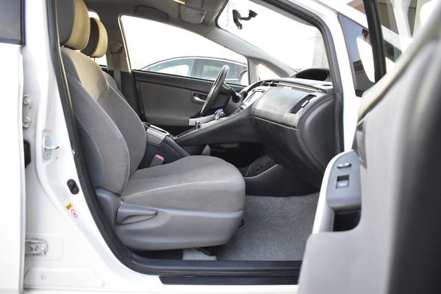 2015 Toyota Prius 5dr Hatchback Two - 22966295 - 13