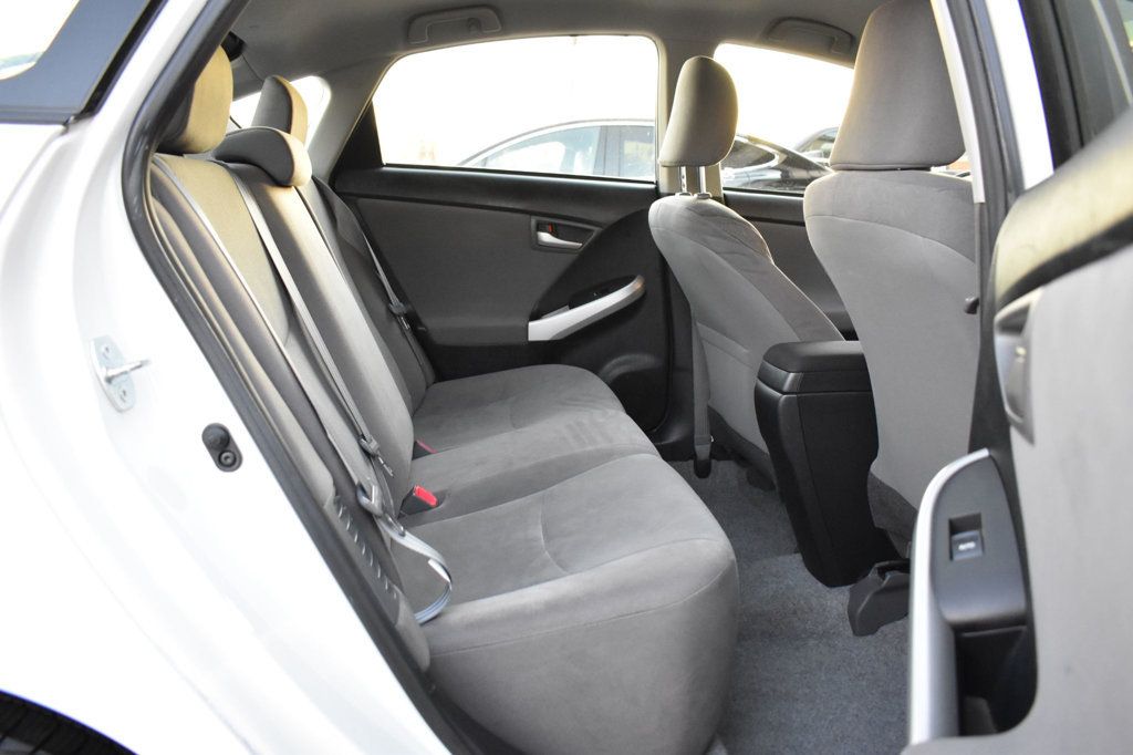 2015 Toyota Prius 5dr Hatchback Two - 22966295 - 16