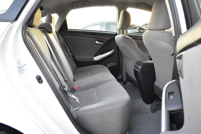 2015 Toyota Prius 5dr Hatchback Two - 22966295 - 16