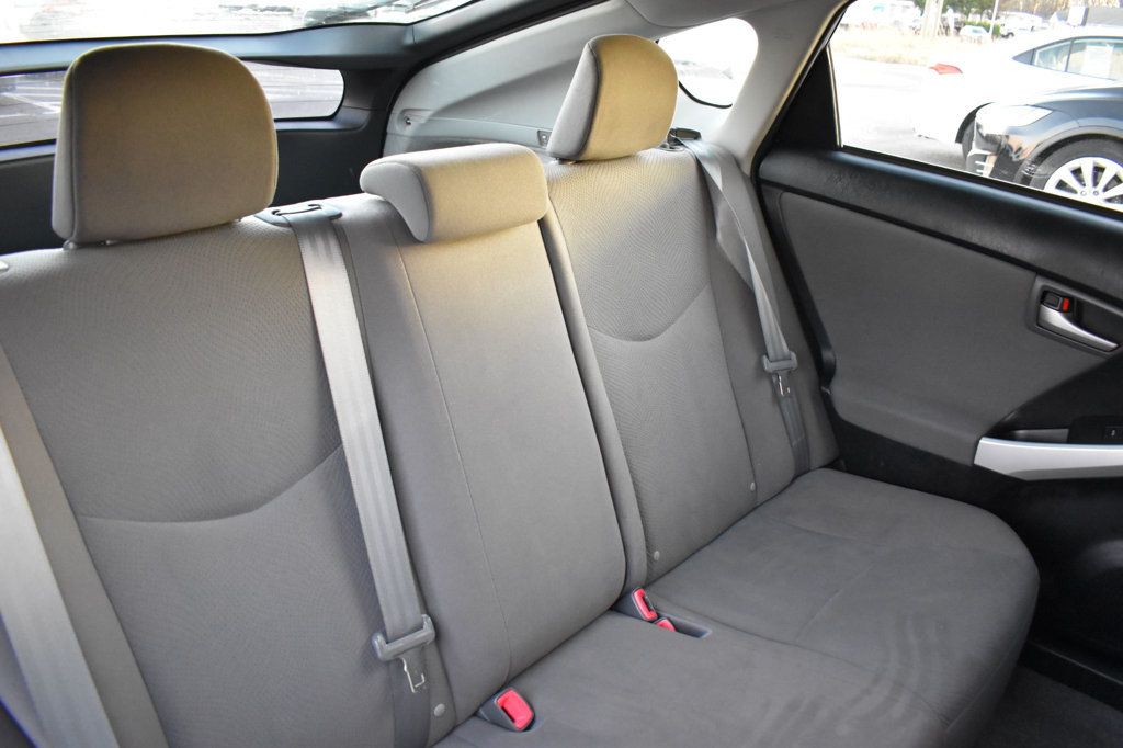 2015 Toyota Prius 5dr Hatchback Two - 22966295 - 17