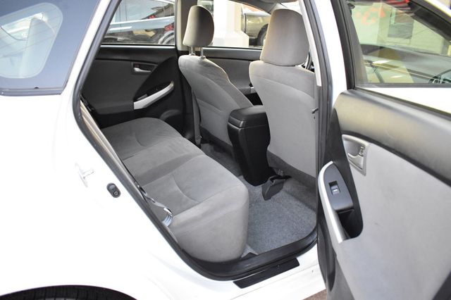 2015 Toyota Prius 5dr Hatchback Two - 22966295 - 18