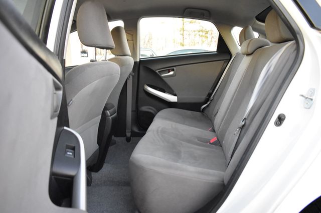 2015 Toyota Prius 5dr Hatchback Two - 22966295 - 19