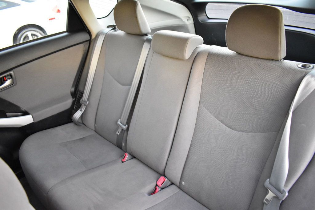 2015 Toyota Prius 5dr Hatchback Two - 22966295 - 20