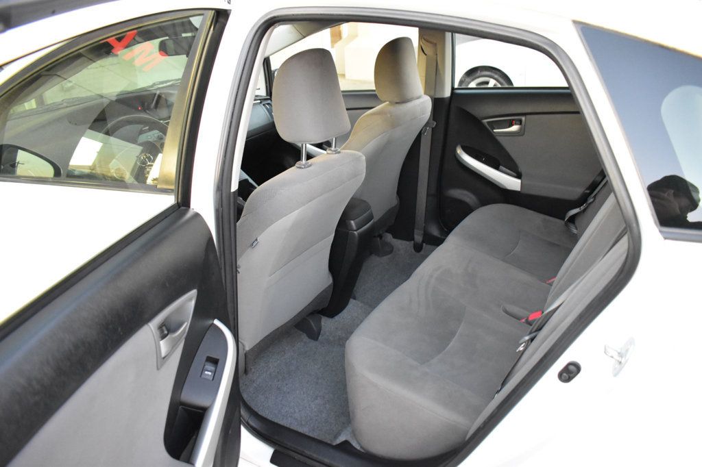 2015 Toyota Prius 5dr Hatchback Two - 22966295 - 21