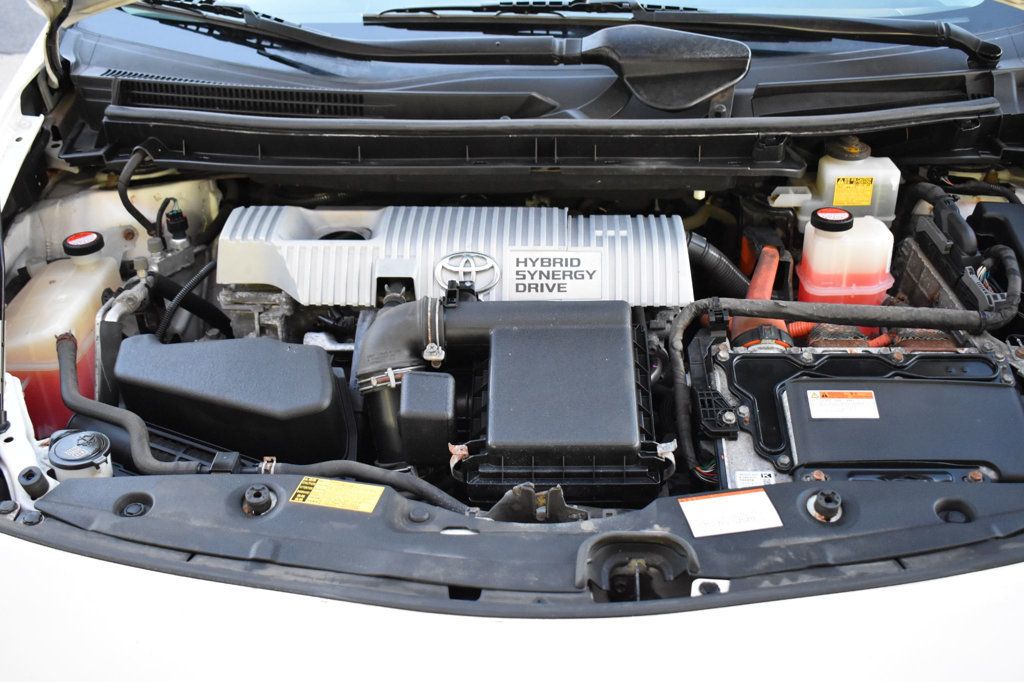 2015 Toyota Prius 5dr Hatchback Two - 22966295 - 22