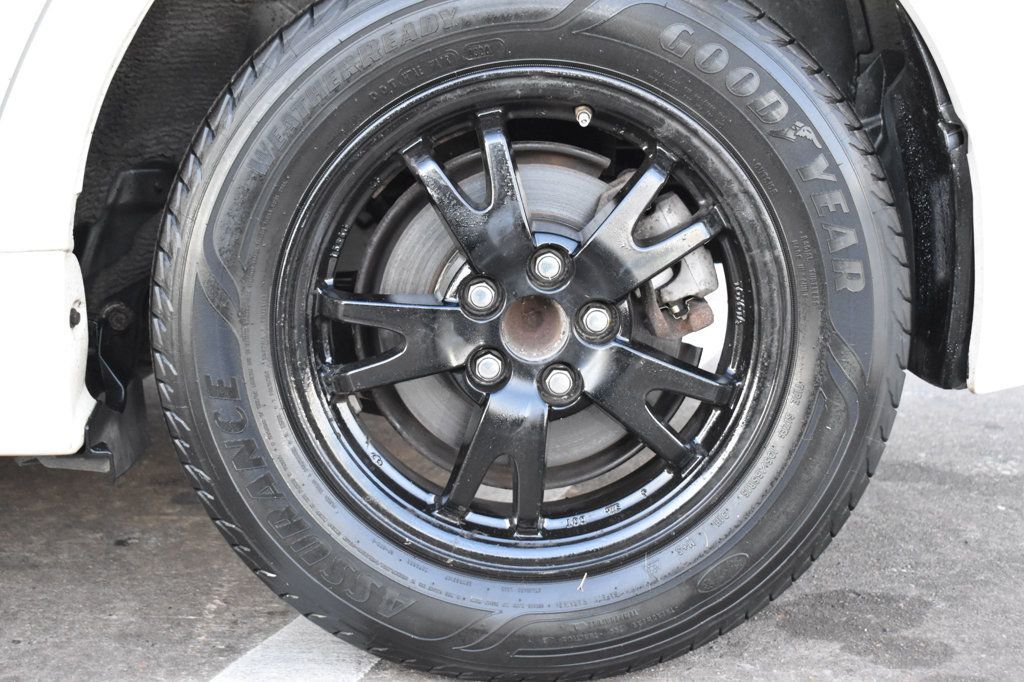 2015 Toyota Prius 5dr Hatchback Two - 22966295 - 24