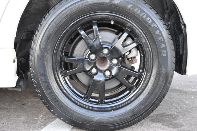 2015 Toyota Prius 5dr Hatchback Two - 22966295 - 24