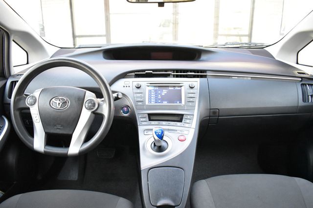 2015 Toyota Prius 5dr Hatchback Two - 22966295 - 28