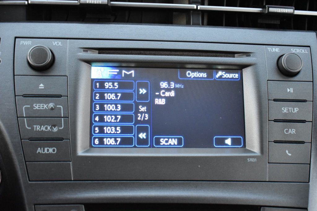 2015 Toyota Prius 5dr Hatchback Two - 22966295 - 35