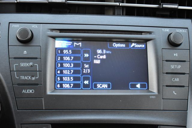 2015 Toyota Prius 5dr Hatchback Two - 22966295 - 35