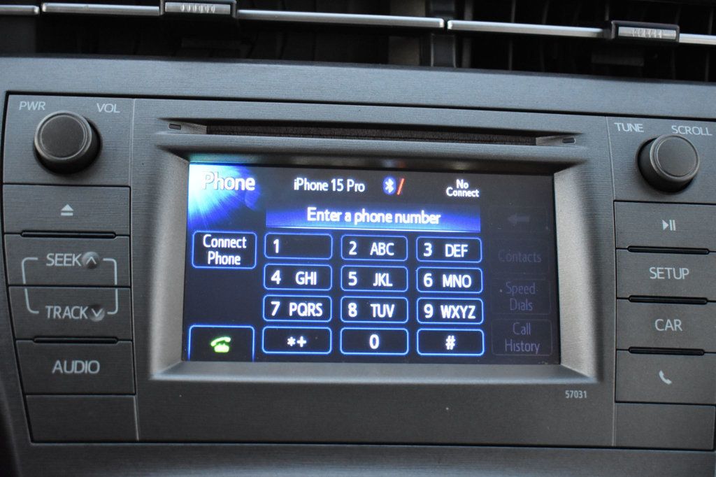 2015 Toyota Prius 5dr Hatchback Two - 22966295 - 36