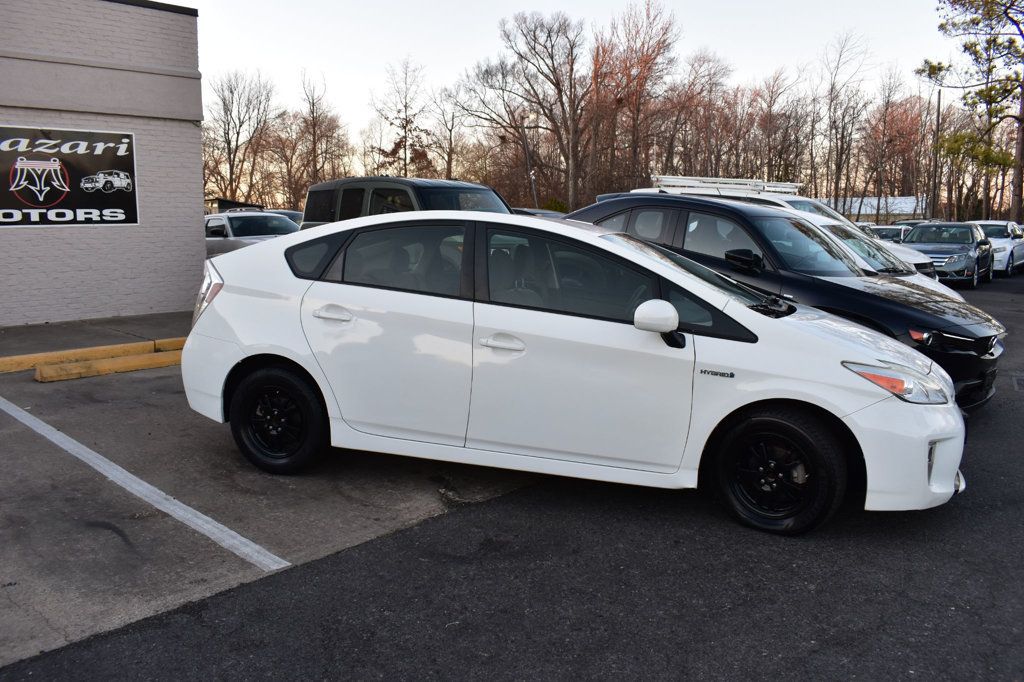 2015 Toyota Prius 5dr Hatchback Two - 22966295 - 3