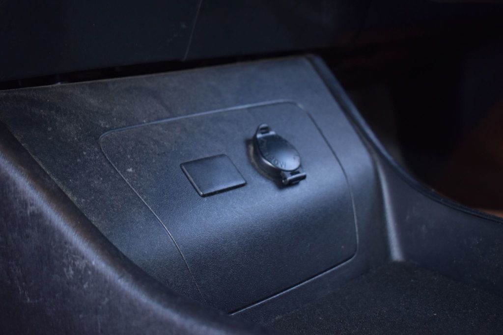 2015 Toyota Prius 5dr Hatchback Two - 22966295 - 39